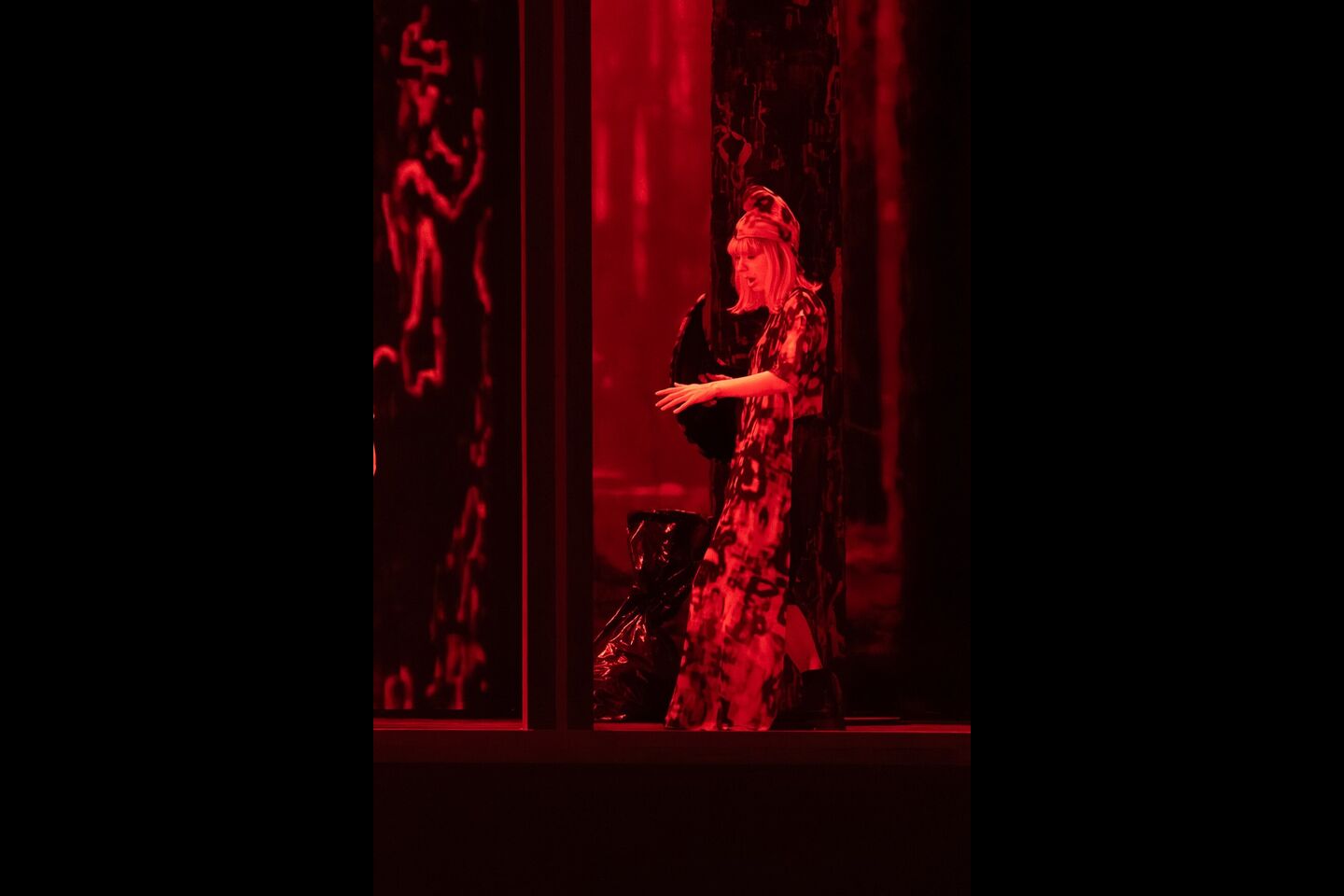 in: AscheMOND oder The Fairy Queen